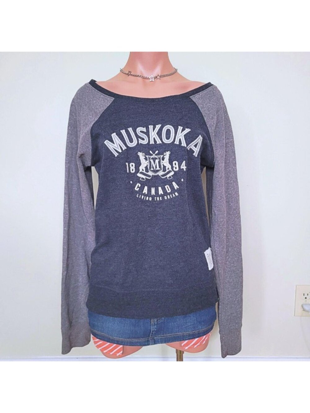 Retro Brand Muskoka Fleece Embroidered Off-Shoulder Sweatshirt (L)